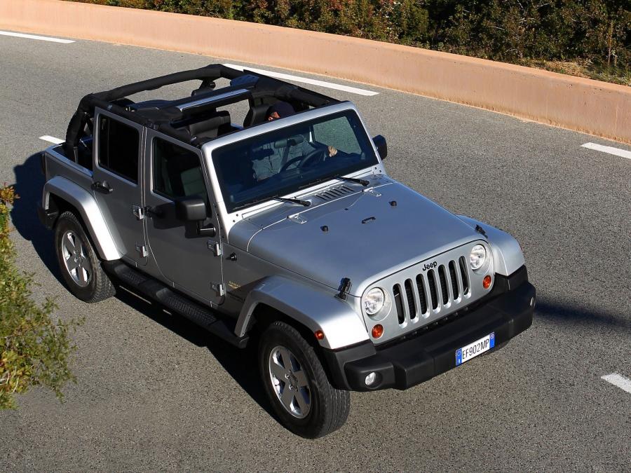  Jeep Wrangler Sahara Unlimited 2011 года  (EU) (фото 3 из 30)